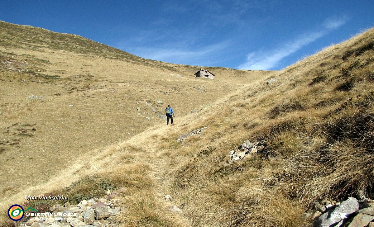 12 E dopo un bel po' di tornanti arrivo in vista della Baita Mincucco.JPG